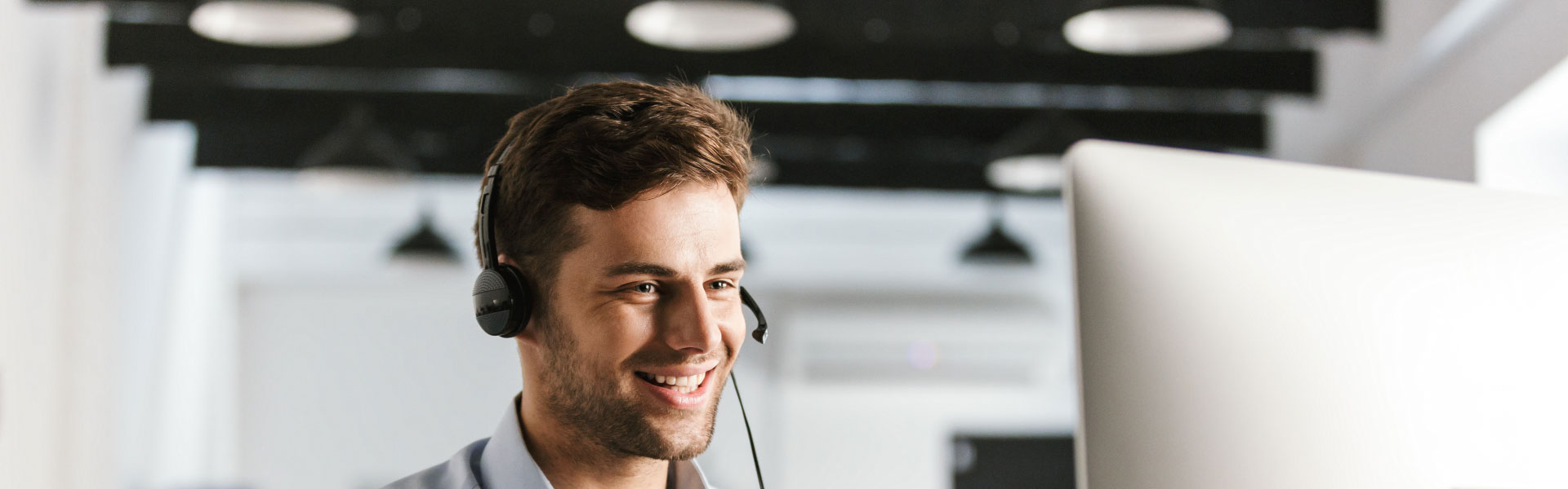 Transform into Omnichannel Contact Centers through technology convergenceDesktop-Banner